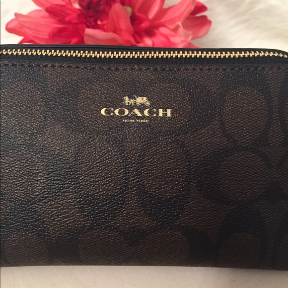 COACH Cosmetic case 17 in signature canvas - Picture 2 of 8